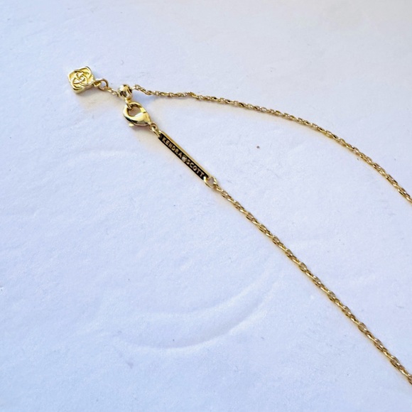 New! Kendra Scott Soccer Gold Short Pendant Necklace in Ivory Mother-of-Pearl - Picture 4 of 8